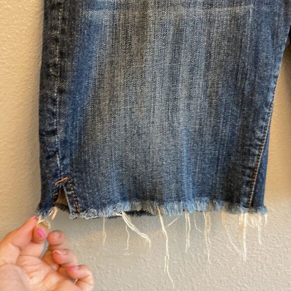 VIGOSS STUDIO- medium wash mid-rise Bermuda- raw hem- Size 32 - Picture 3 of 8